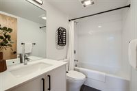 511 Howe St, Seattle, WA 98109