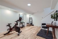 511 Howe St, Seattle, WA 98109