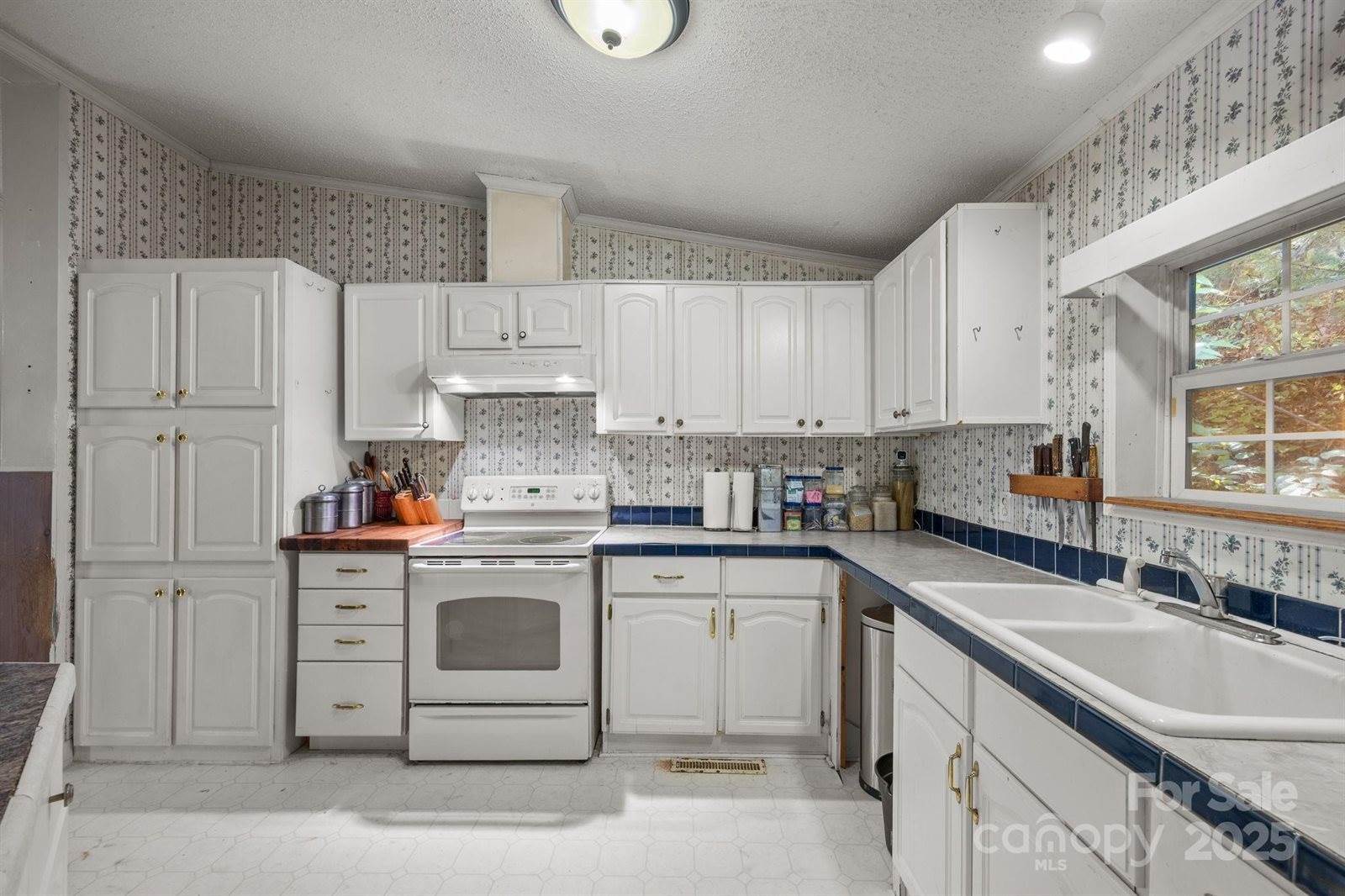 74 Davis Chapel Road, Candler, NC 28715