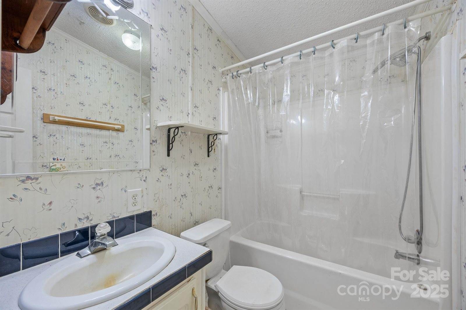 74 Davis Chapel Road, Candler, NC 28715