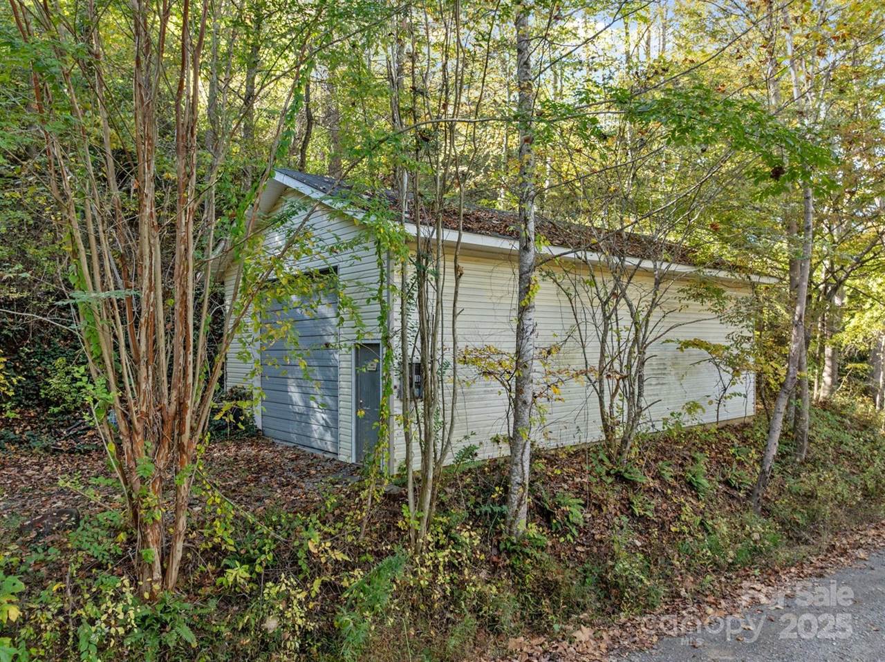 74 Davis Chapel Road, Candler, NC 28715