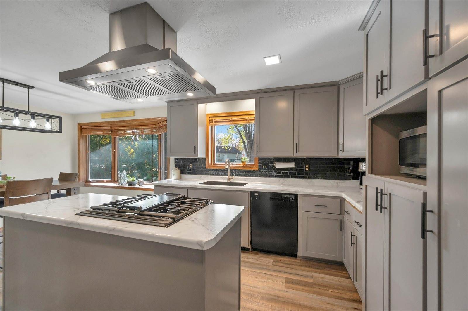 2925 Devroy Lane, Green Bay, WI 54313