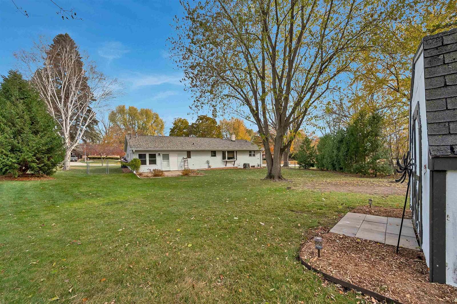 2925 Devroy Lane, Green Bay, WI 54313