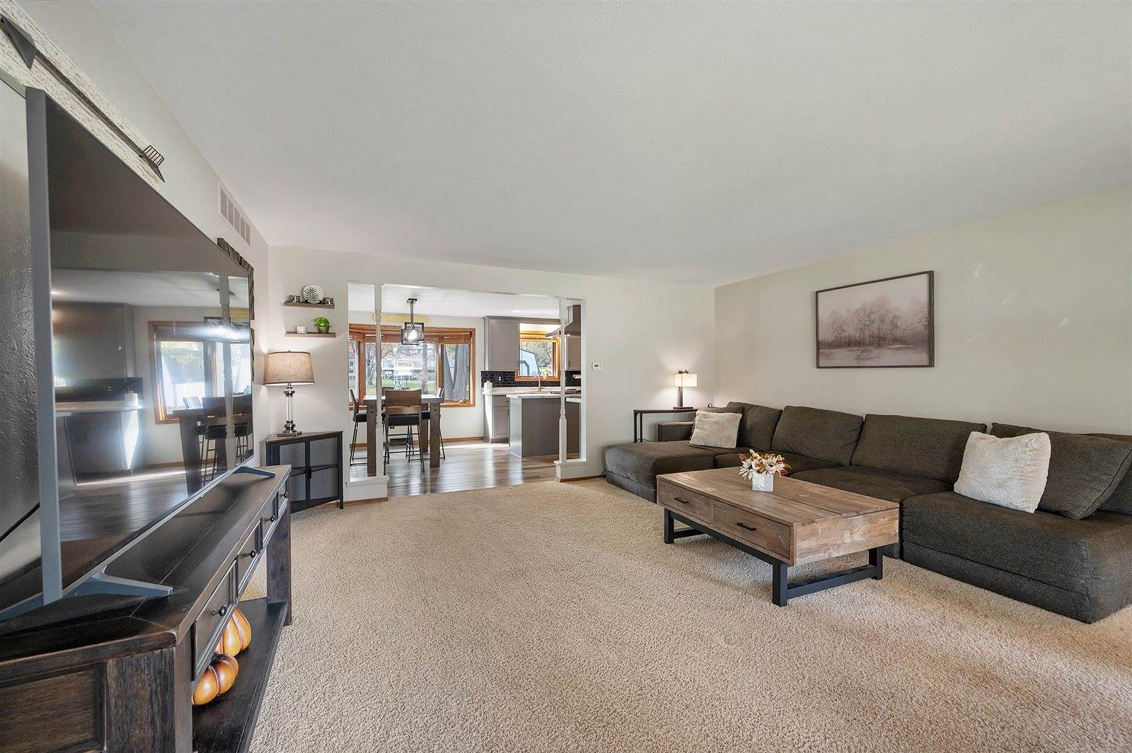 2925 Devroy Lane, Green Bay, WI 54313