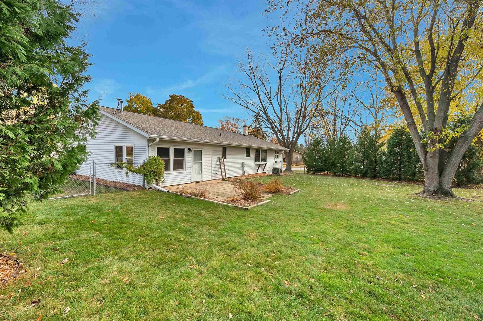 2925 Devroy Lane, Green Bay, WI 54313