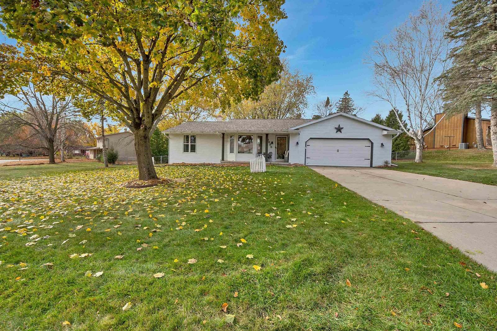 2925 Devroy Lane, Green Bay, WI 54313