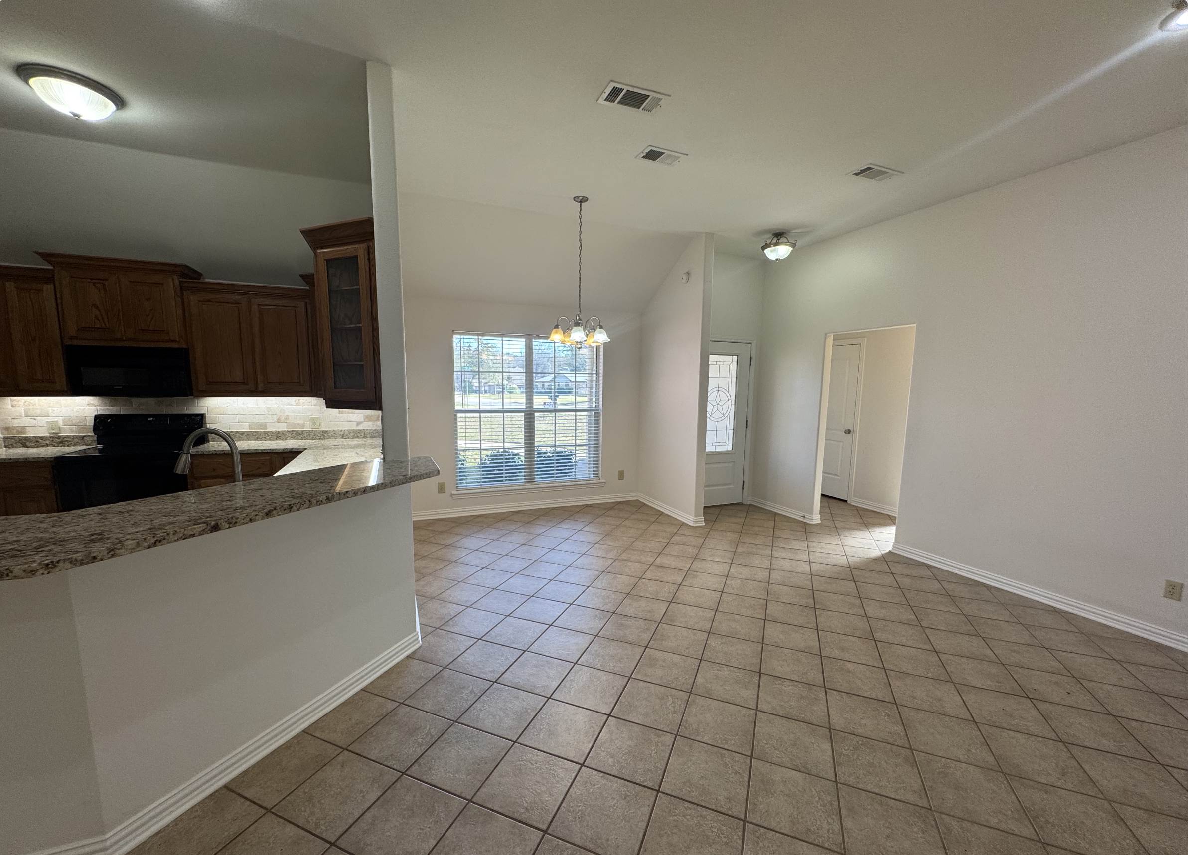 303 Kenneth St, Chandler, TX 75758