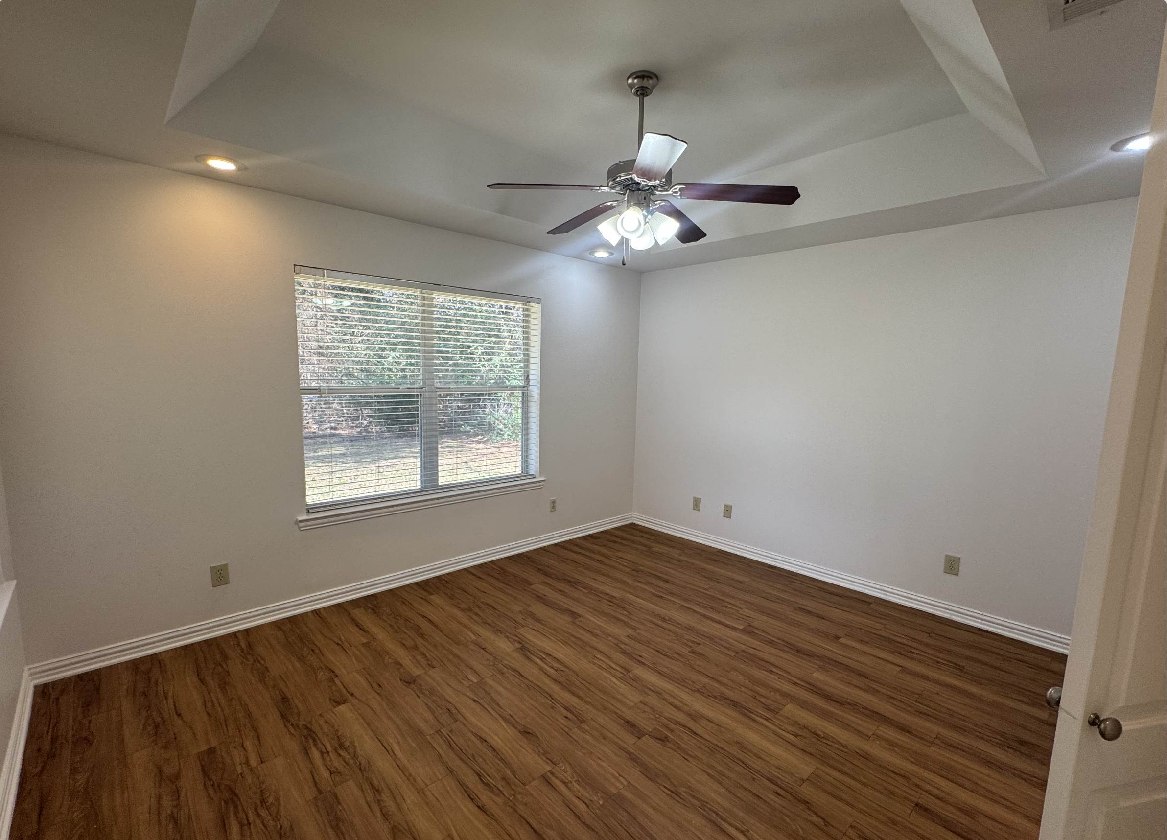 303 Kenneth St, Chandler, TX 75758