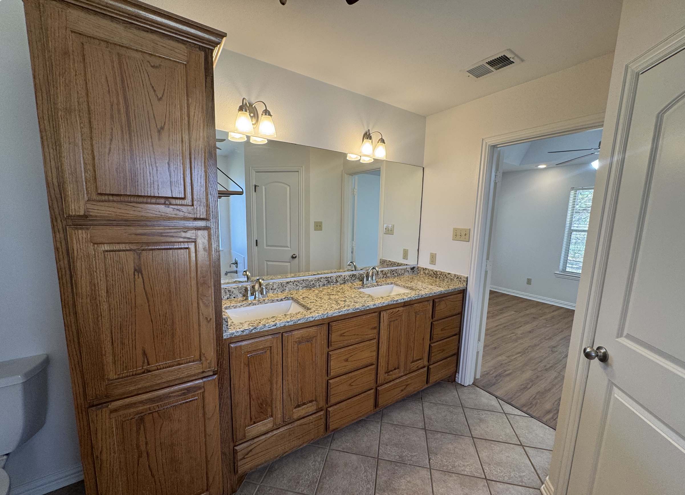 303 Kenneth St, Chandler, TX 75758