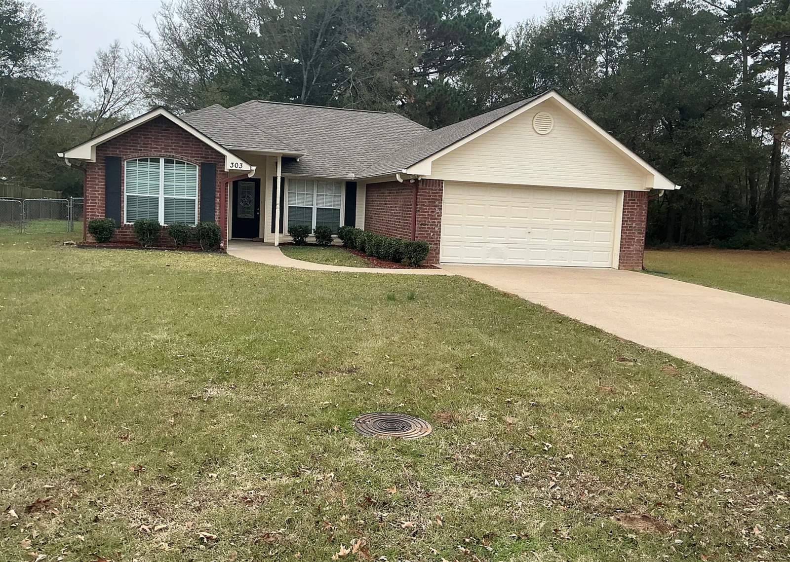 303 Kenneth St, Chandler, TX 75758