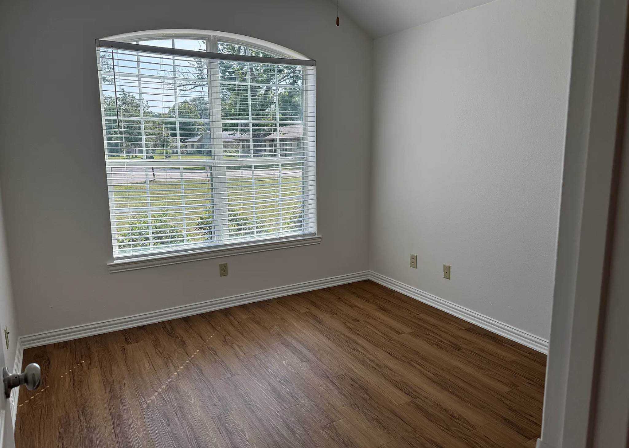 303 Kenneth St, Chandler, TX 75758