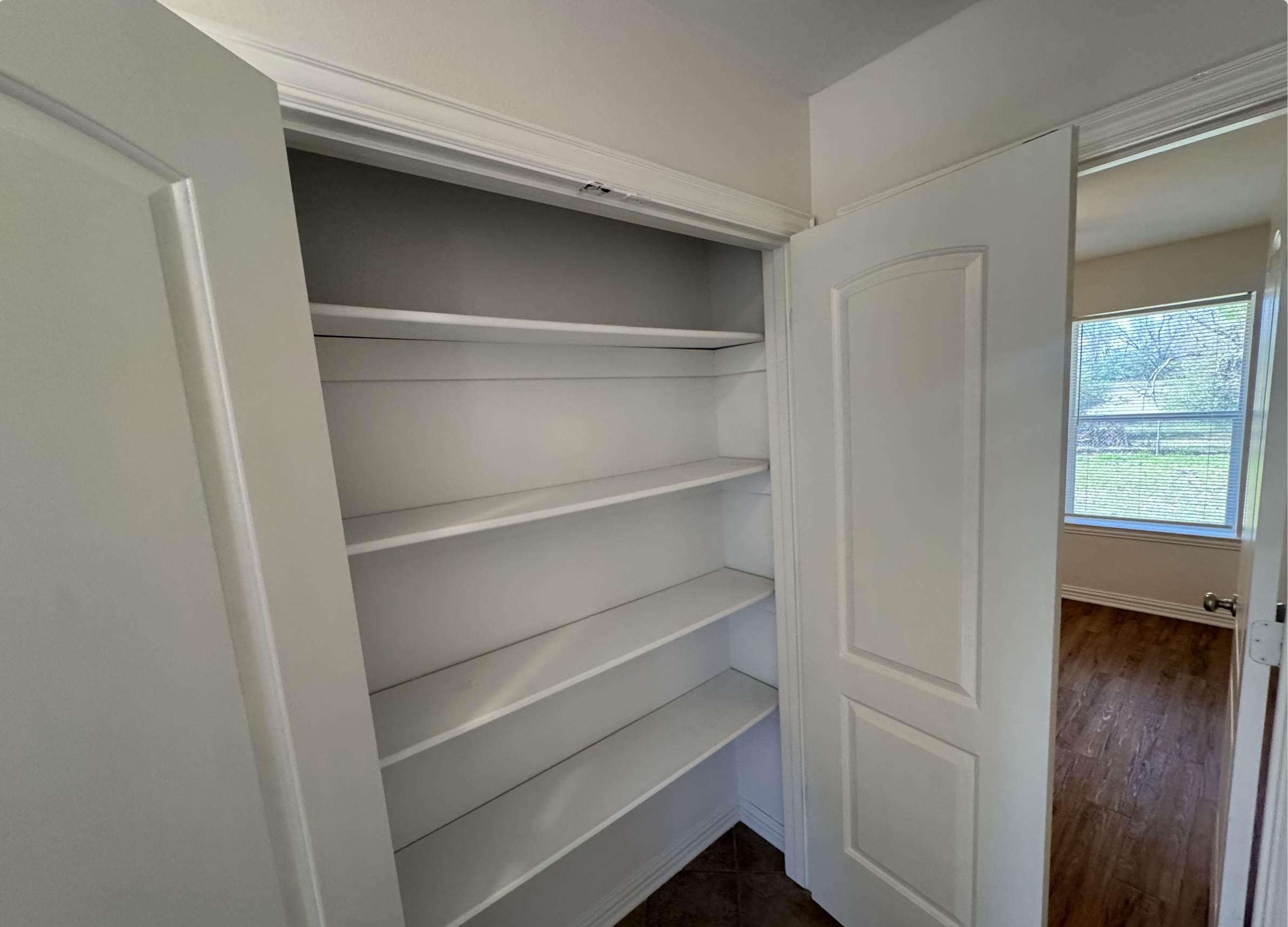 303 Kenneth St, Chandler, TX 75758