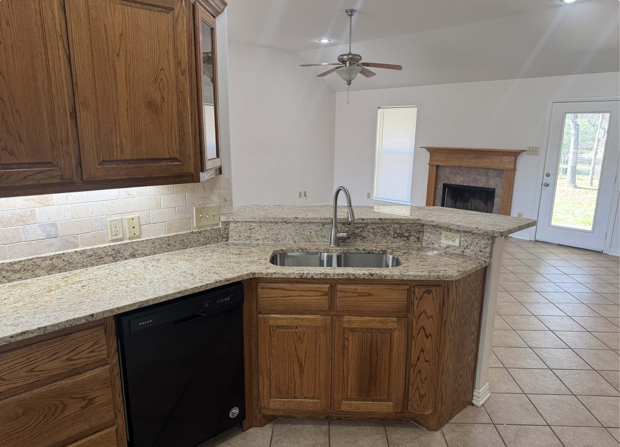 303 Kenneth St, Chandler, TX 75758