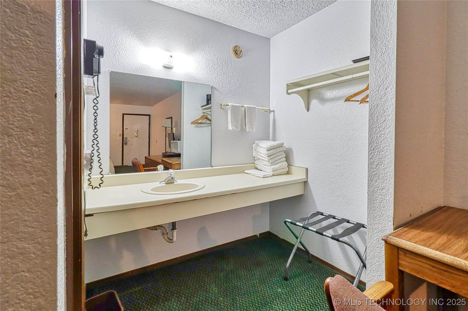 2400 South Valley Drive, McAlester, OK 74501