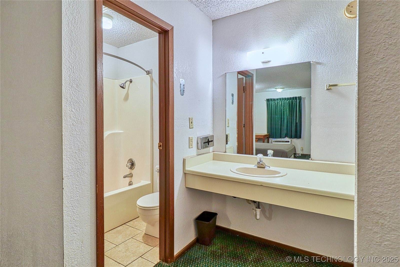 2400 South Valley Drive, McAlester, OK 74501