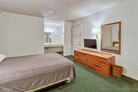 2400 South Valley Drive, McAlester, OK 74501