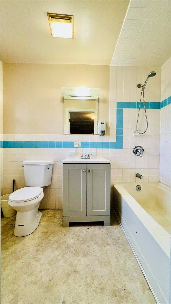 1883 Essex Street, Bangor, ME 04401