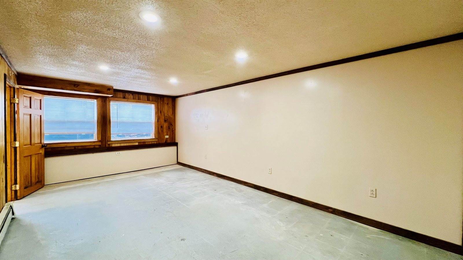 1883 Essex Street, Bangor, ME 04401