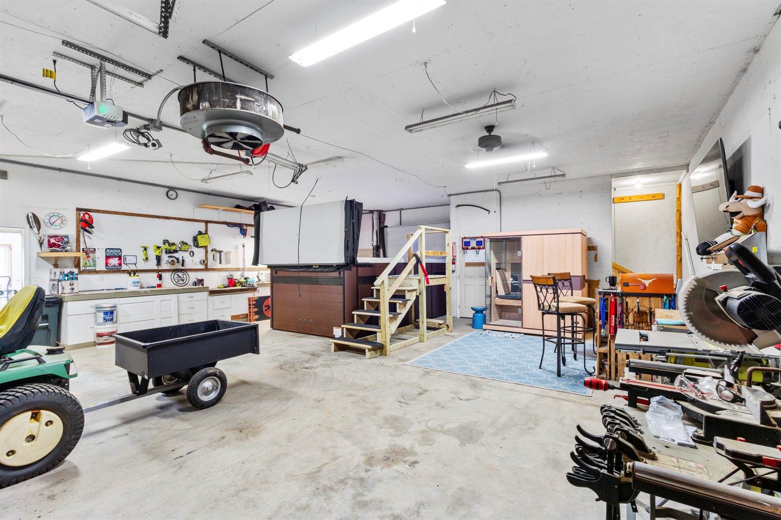 32 Charles Drive, Holden, ME 04429