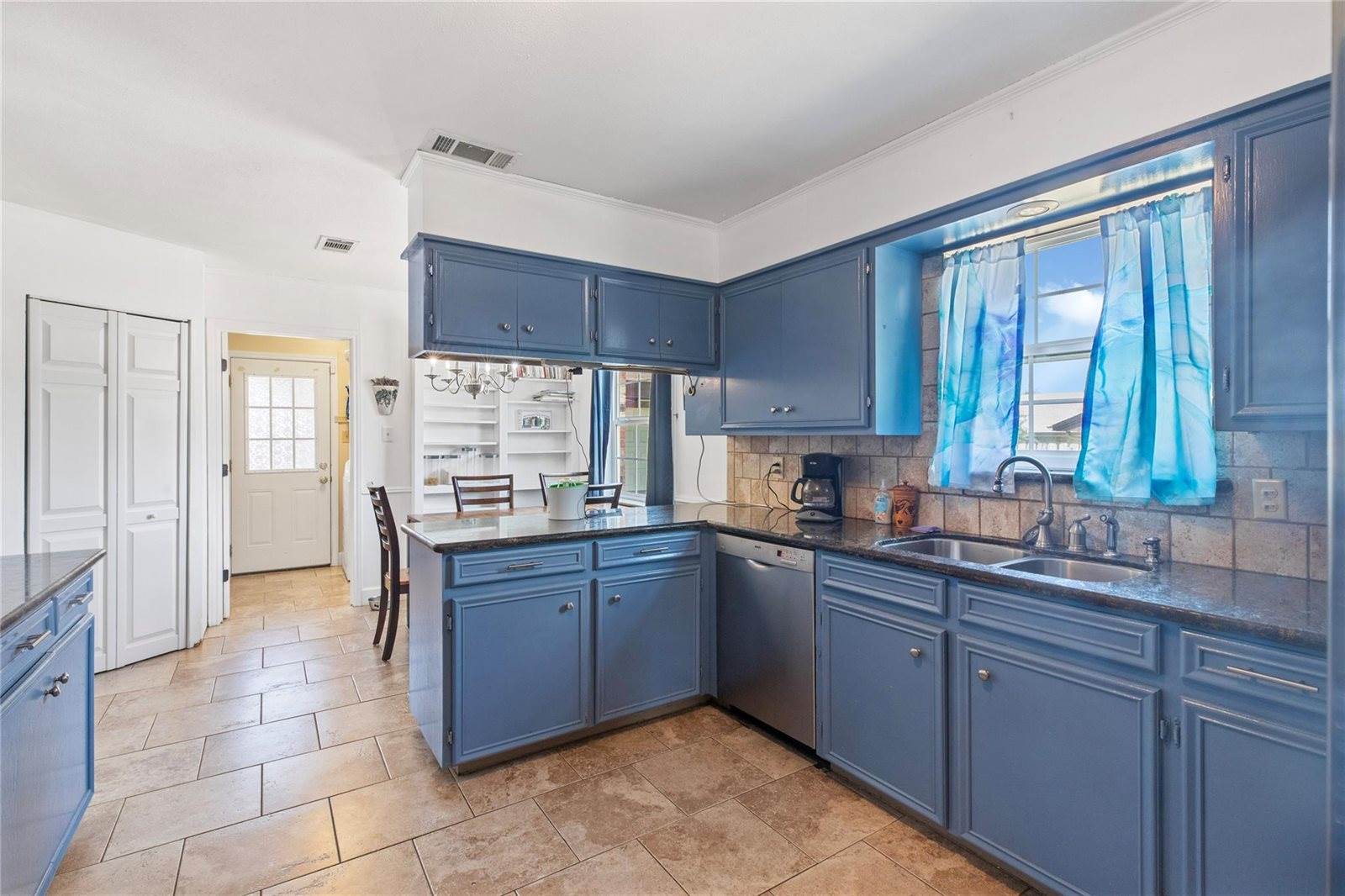 2513 Broadmoor Drive, Bryan, TX 77802