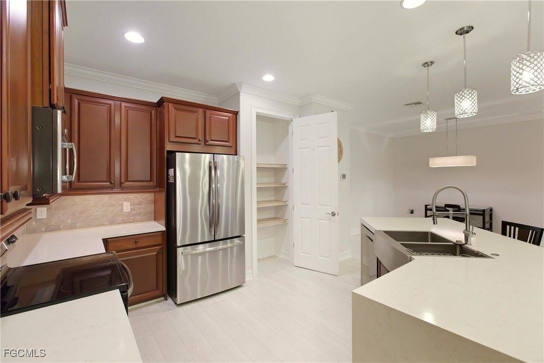 7866 Bucks Run Drive, Naples, FL 34120