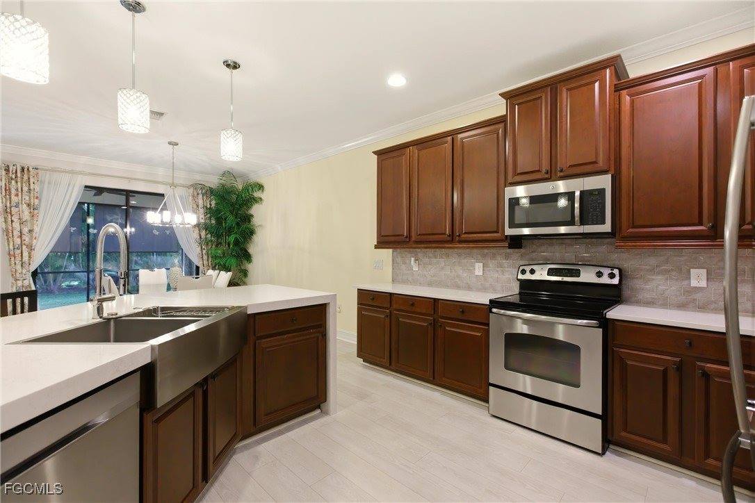 7866 Bucks Run Drive, Naples, FL 34120