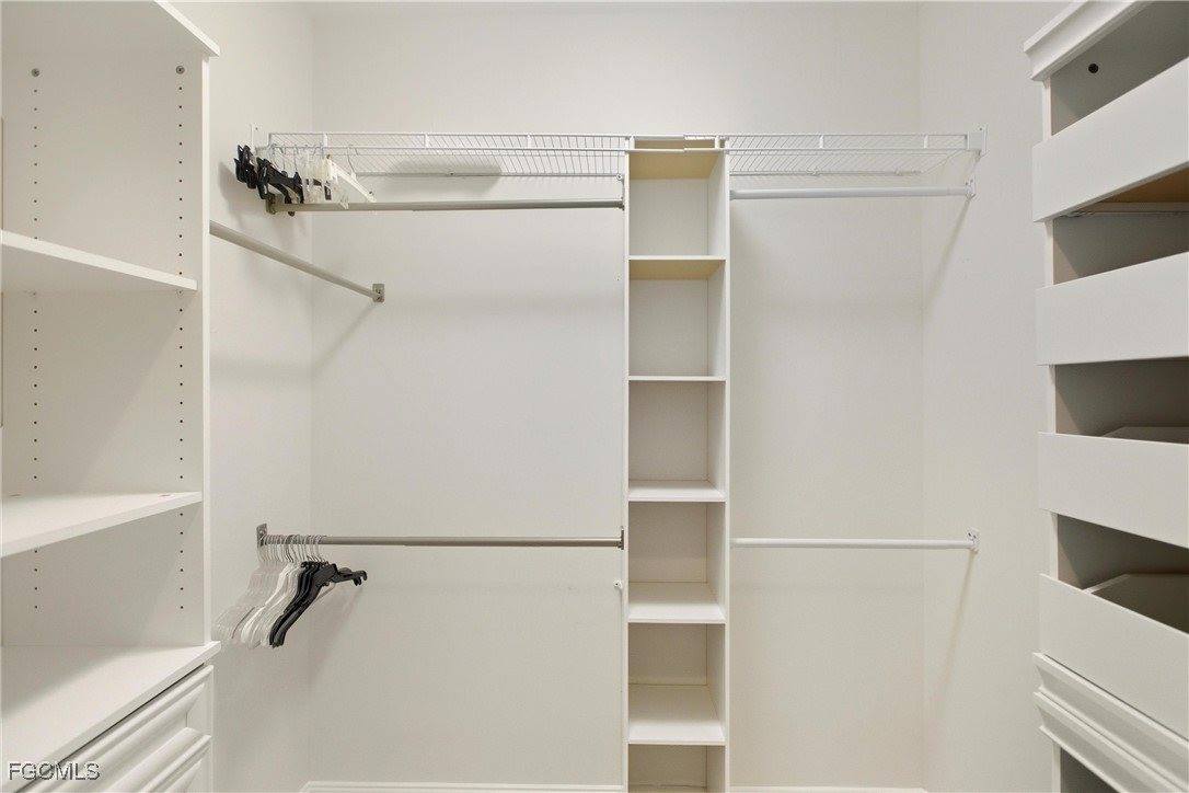 7866 Bucks Run Drive, Naples, FL 34120