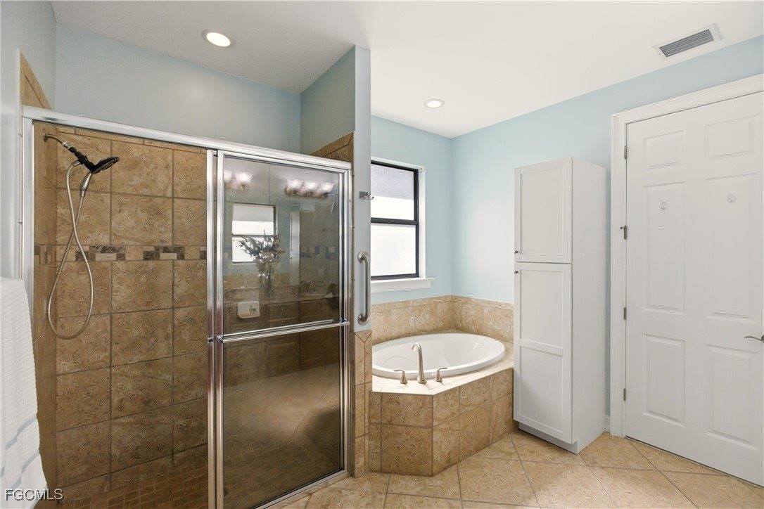 7866 Bucks Run Drive, Naples, FL 34120