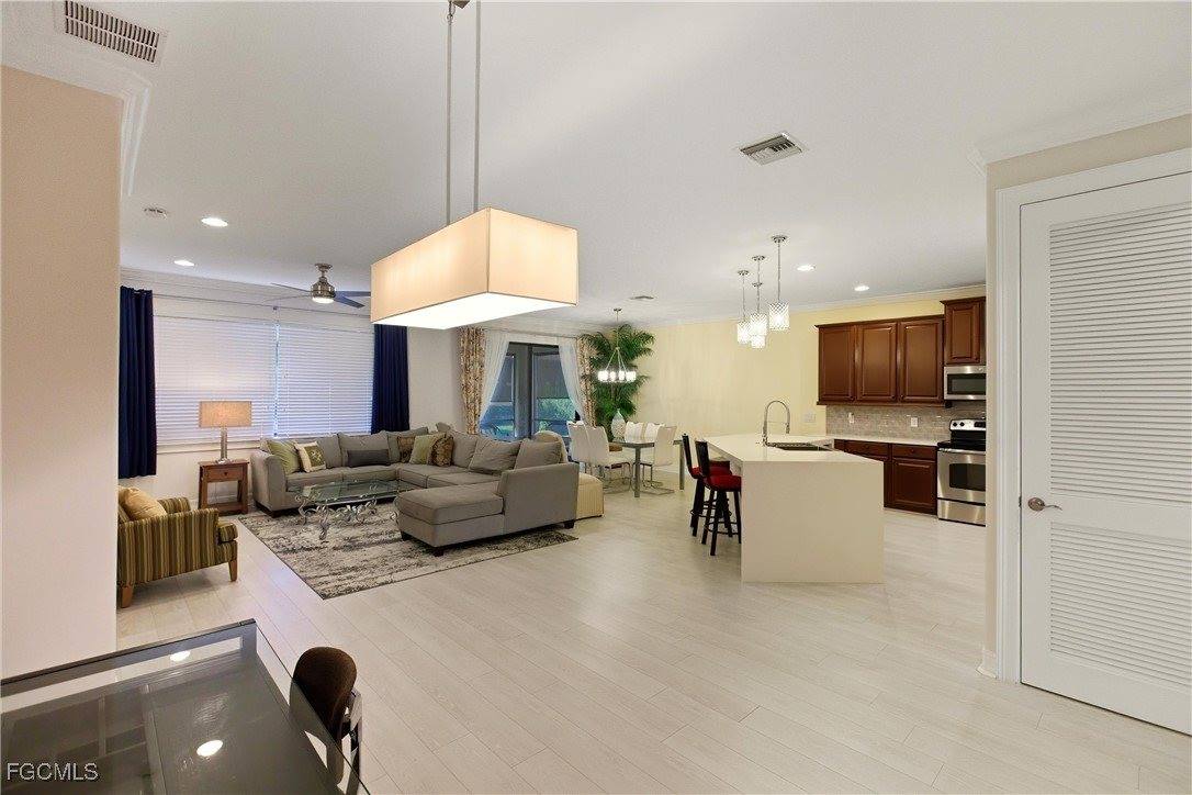 7866 Bucks Run Drive, Naples, FL 34120