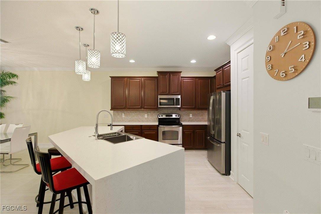 7866 Bucks Run Drive, Naples, FL 34120