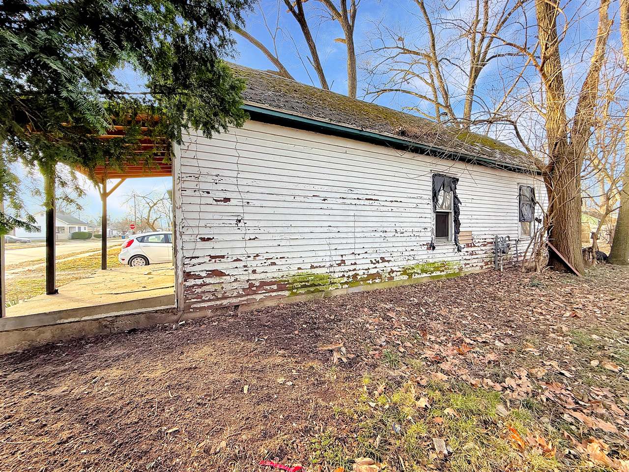 1513 S 21st St, Terre Haute, IN 47803