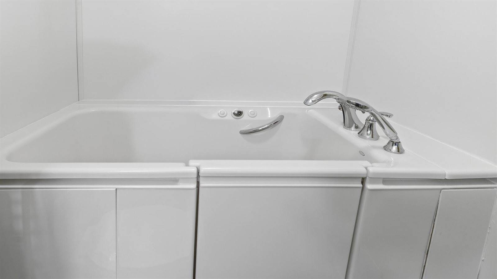 566 Deerfield Drive, Hermon, ME 04401