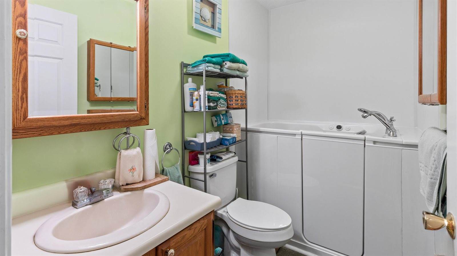 566 Deerfield Drive, Hermon, ME 04401