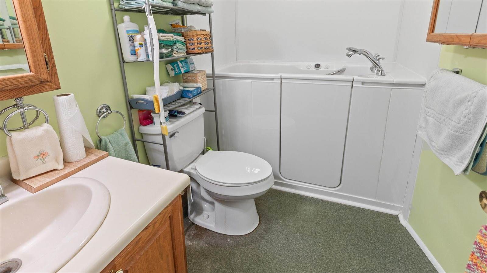 566 Deerfield Drive, Hermon, ME 04401