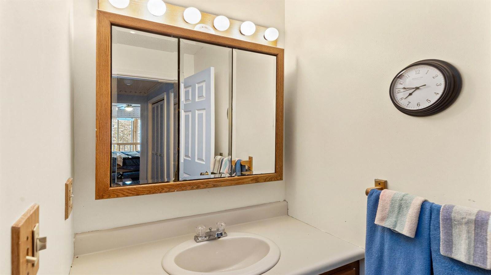 566 Deerfield Drive, Hermon, ME 04401