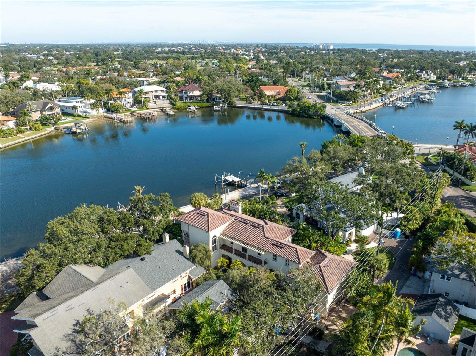 2152 Coffee Pot Boulevard NE, Saint Petersburg, FL 33704