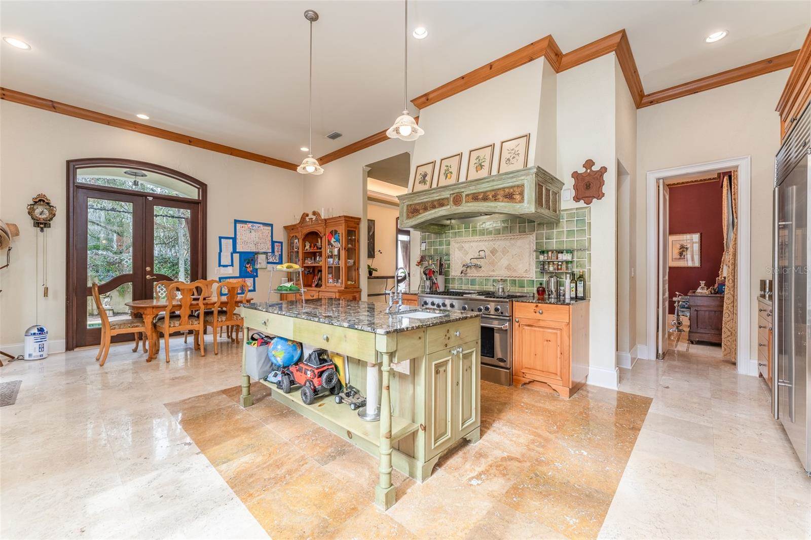 2152 Coffee Pot Boulevard NE, Saint Petersburg, FL 33704