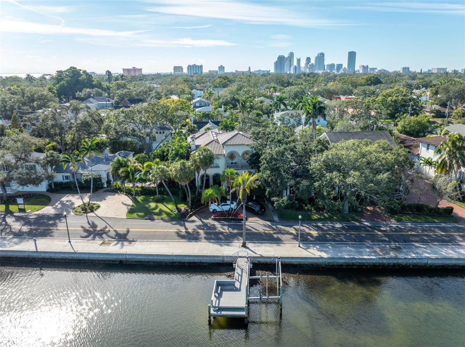 2152 Coffee Pot Boulevard NE, Saint Petersburg, FL 33704