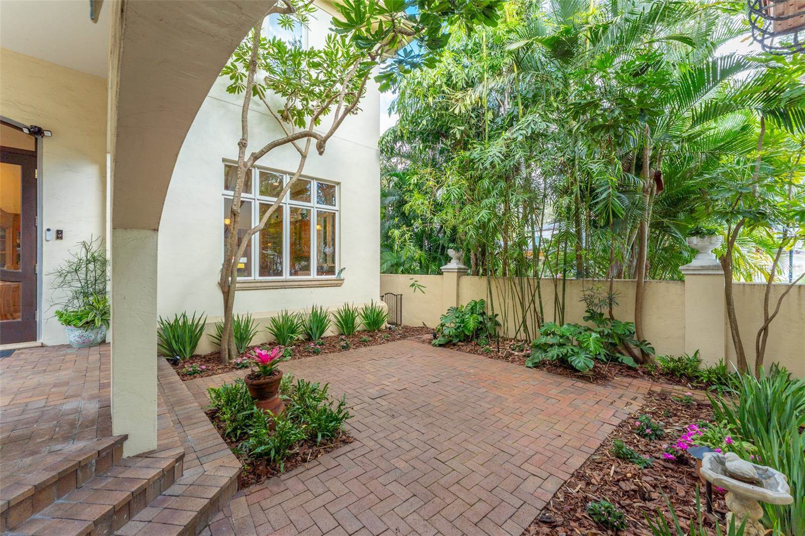 2152 Coffee Pot Boulevard NE, Saint Petersburg, FL 33704