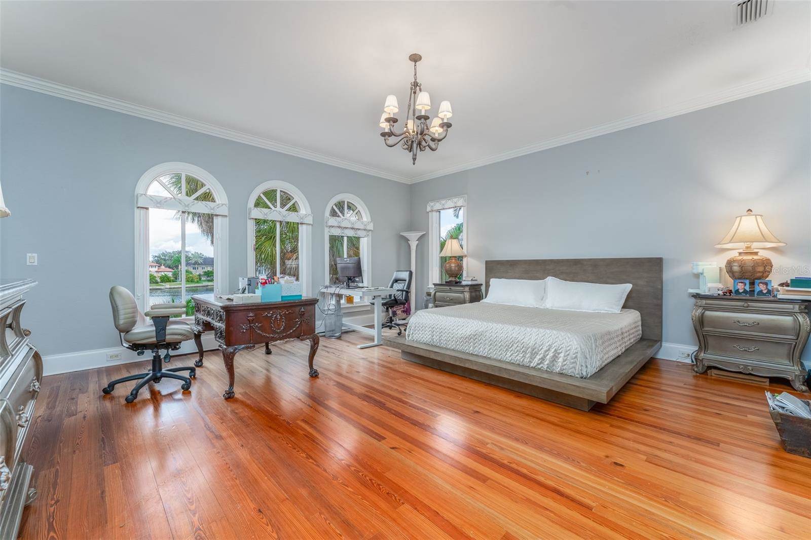 2152 Coffee Pot Boulevard NE, Saint Petersburg, FL 33704