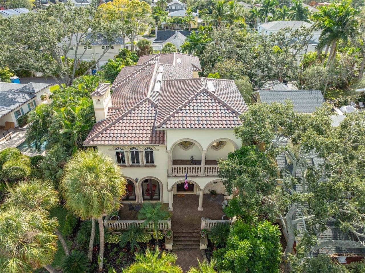 2152 Coffee Pot Boulevard NE, Saint Petersburg, FL 33704