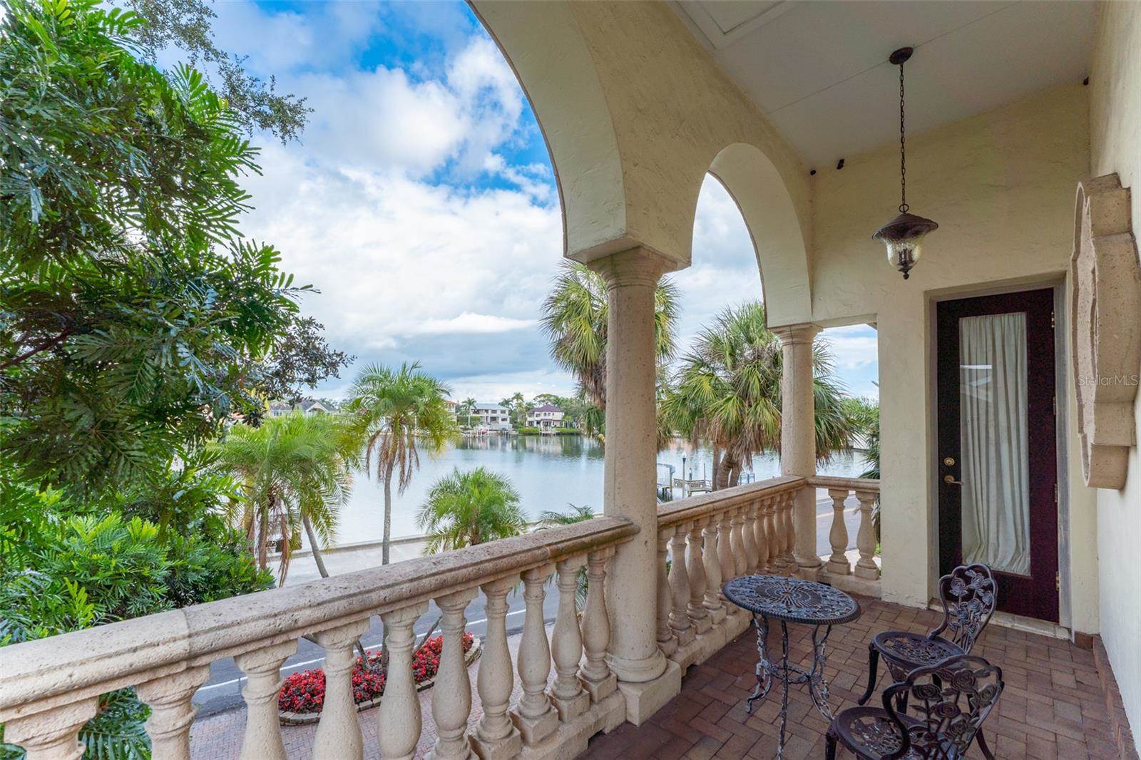 2152 Coffee Pot Boulevard NE, Saint Petersburg, FL 33704