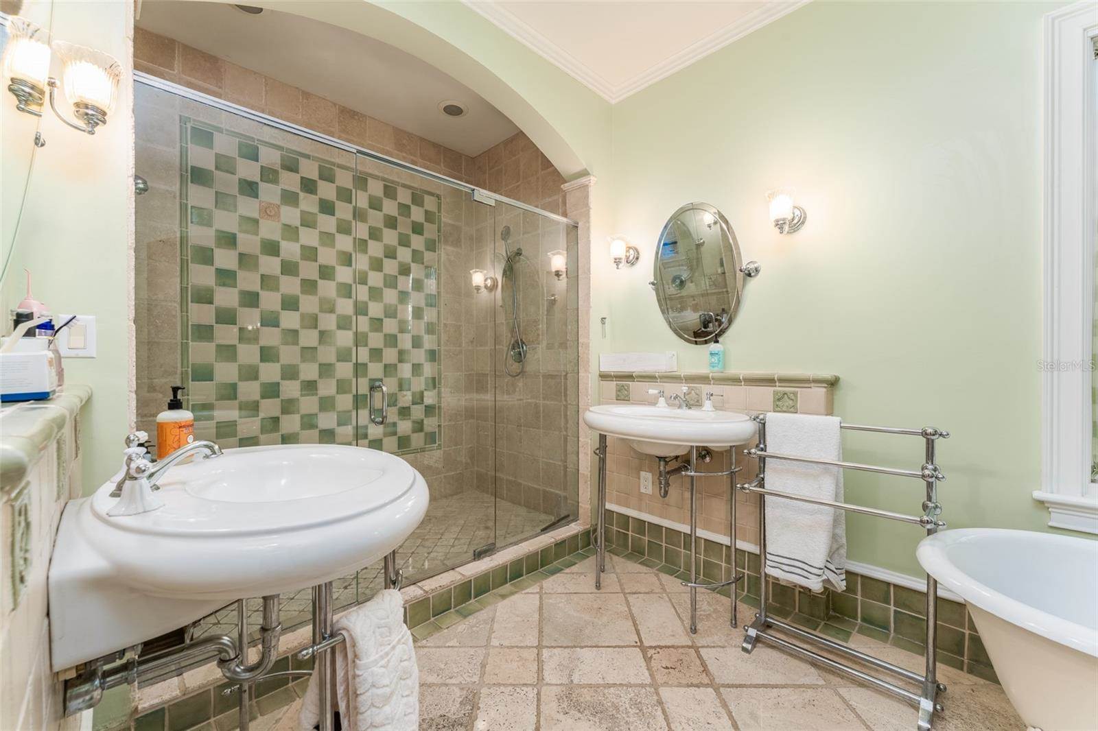 2152 Coffee Pot Boulevard NE, Saint Petersburg, FL 33704