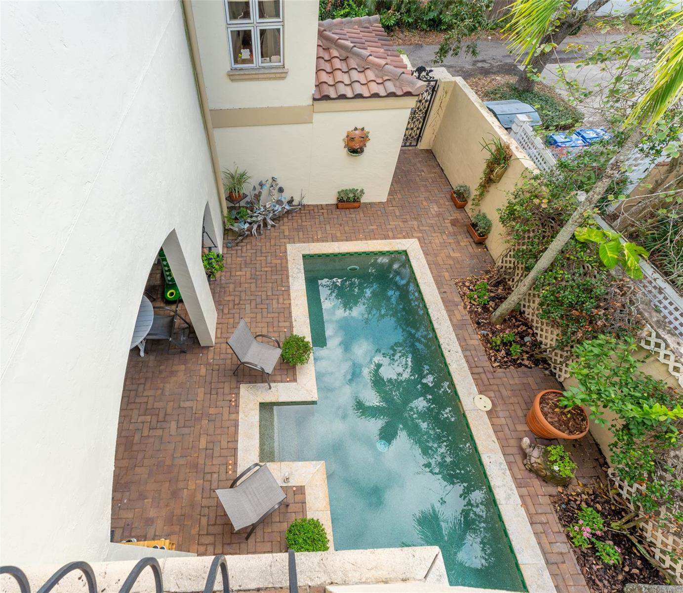 2152 Coffee Pot Boulevard NE, Saint Petersburg, FL 33704