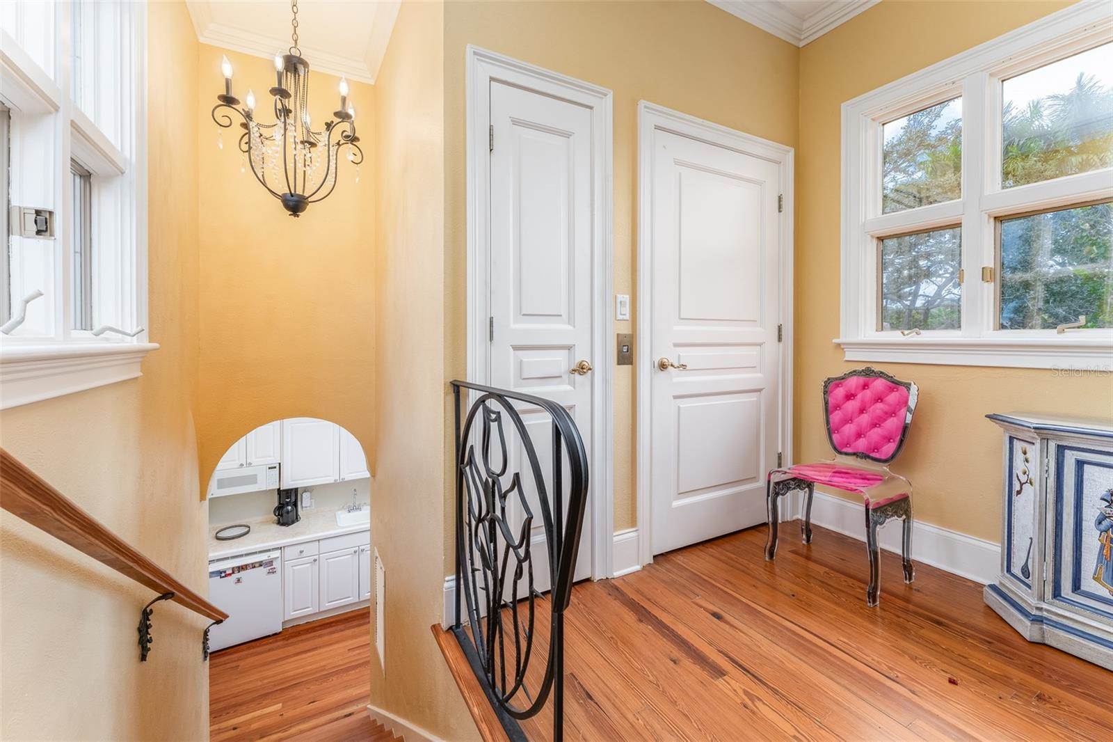 2152 Coffee Pot Boulevard NE, Saint Petersburg, FL 33704