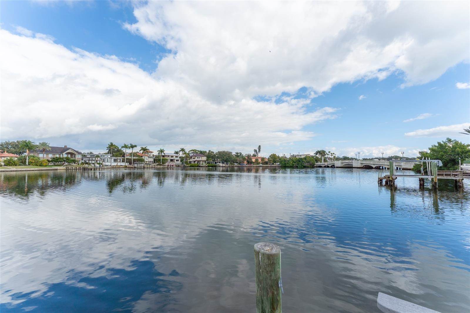 2152 Coffee Pot Boulevard NE, Saint Petersburg, FL 33704