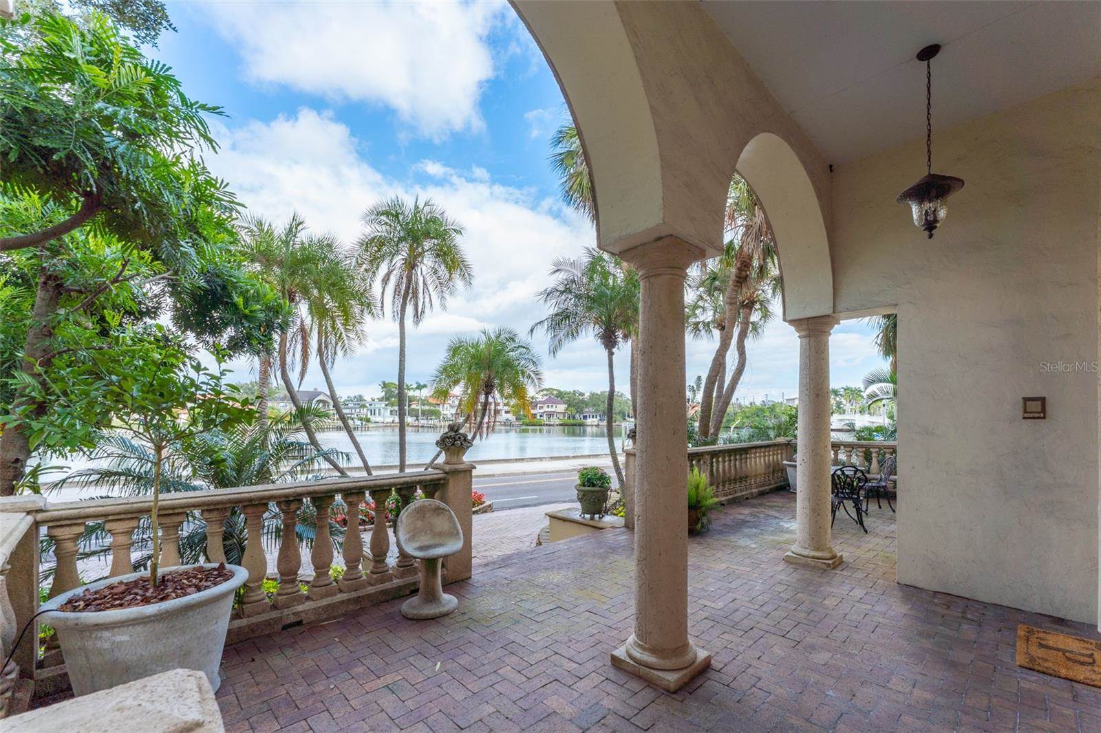 2152 Coffee Pot Boulevard NE, Saint Petersburg, FL 33704