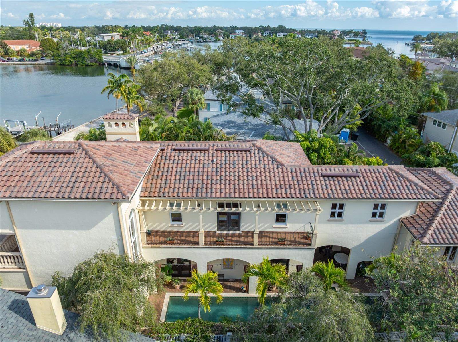 2152 Coffee Pot Boulevard NE, Saint Petersburg, FL 33704