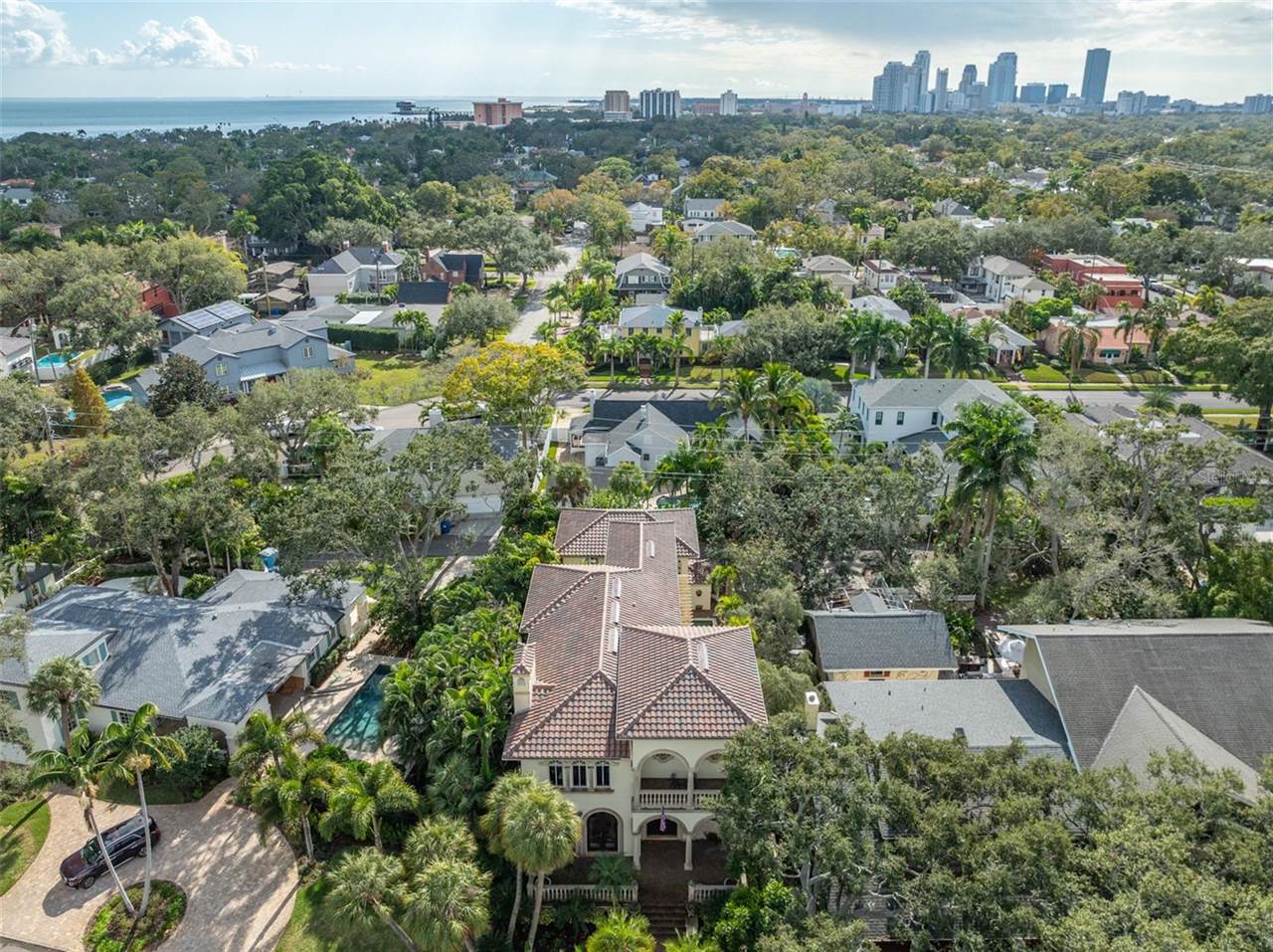 2152 Coffee Pot Boulevard NE, Saint Petersburg, FL 33704