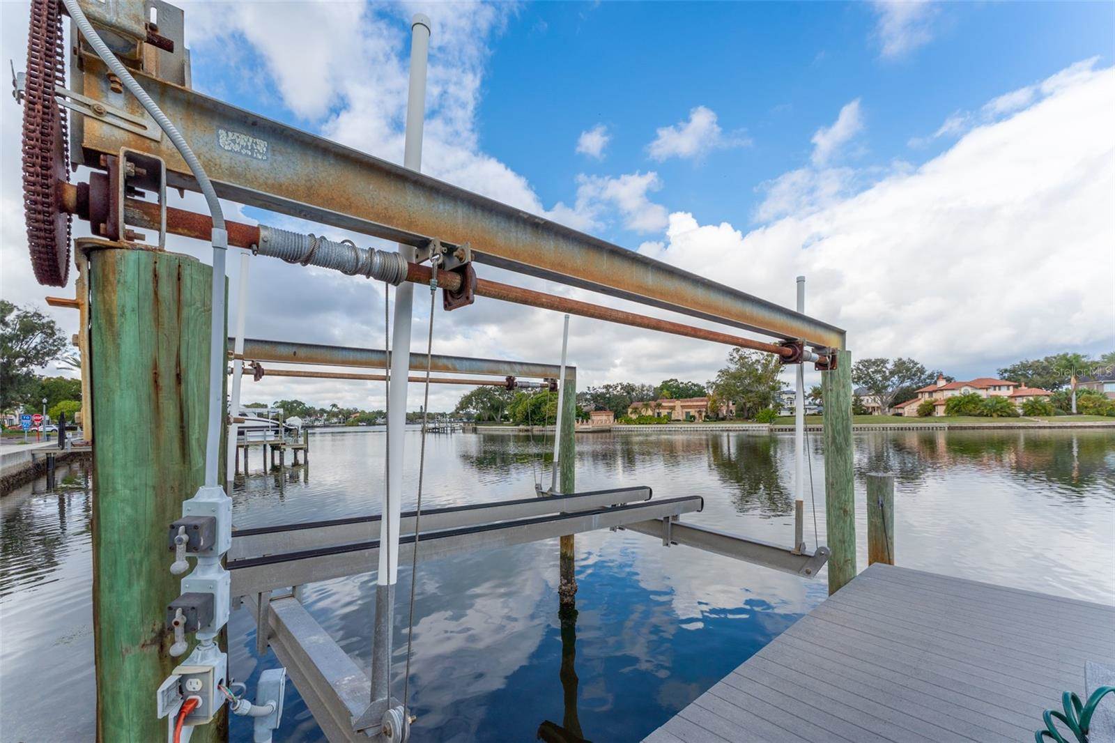 2152 Coffee Pot Boulevard NE, Saint Petersburg, FL 33704